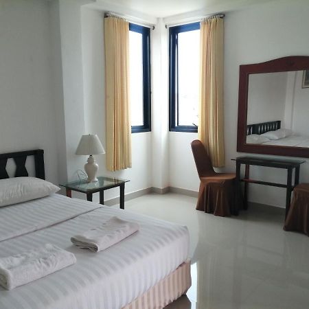 มุก&พลอย เรสซิเดนซ์ Apartamento Sattahip Exterior foto